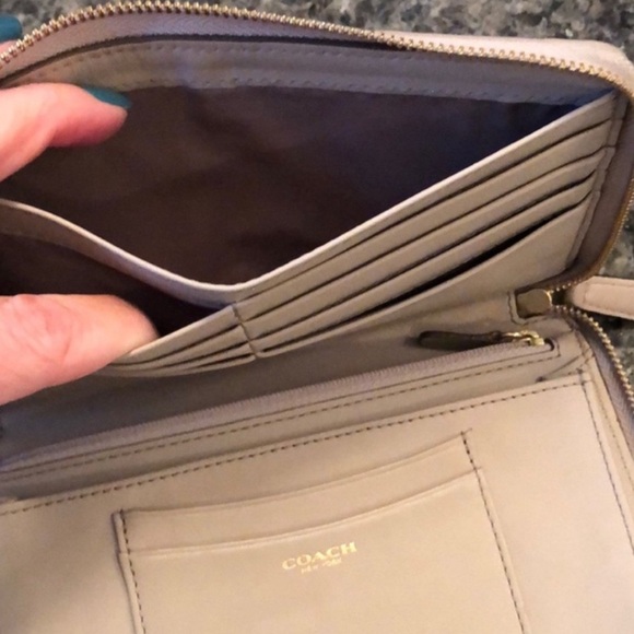 Preloved coach continental wallet - Picture 4 of 16